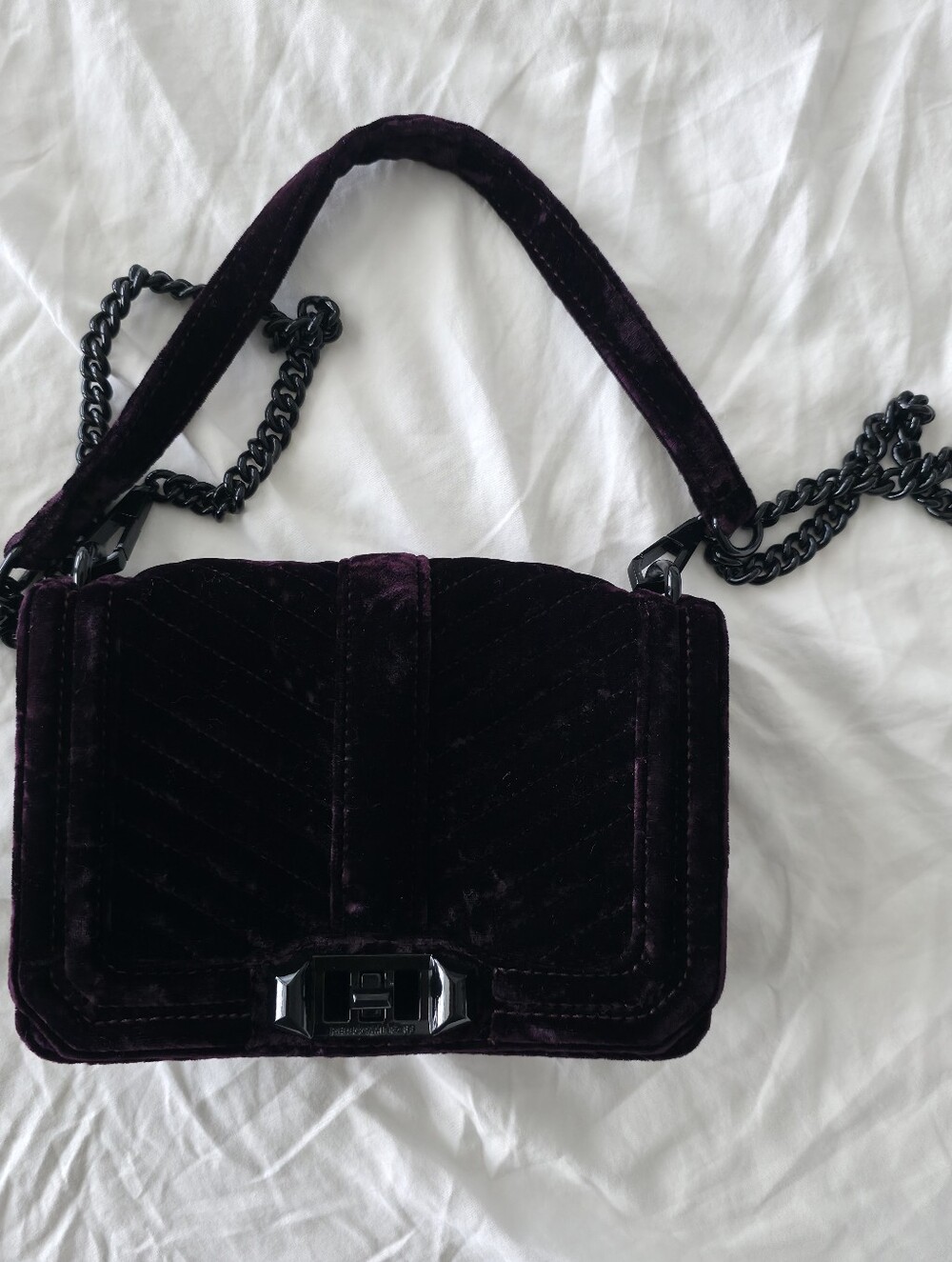 Love Small Chevron Quilted Velvet Crossbody Bag - Picture 2 of 7